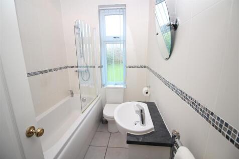 bathroom 1.JPG