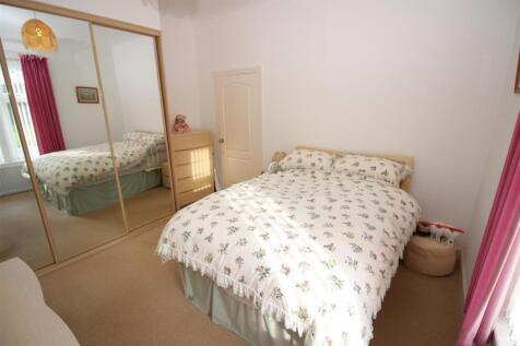 bedroom 1-1.JPG