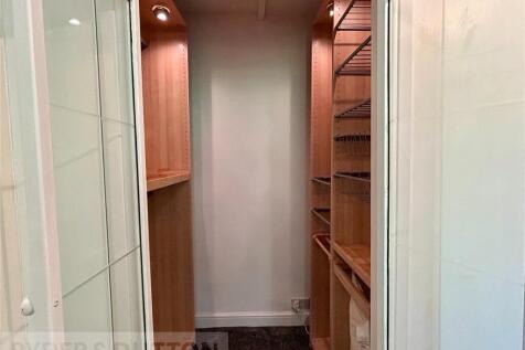 Walk-In Wardrobe