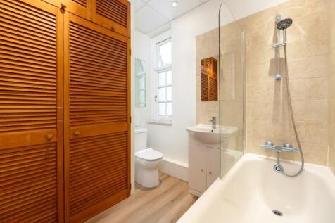 Elm Tree Court F2...