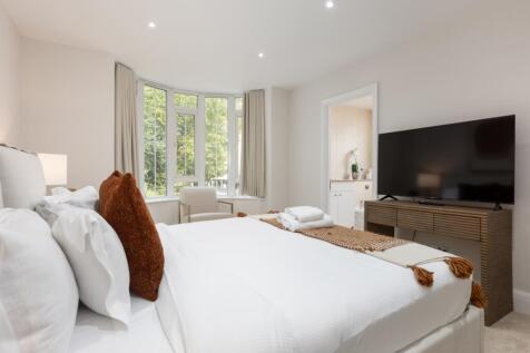 Hyde Park Square ...