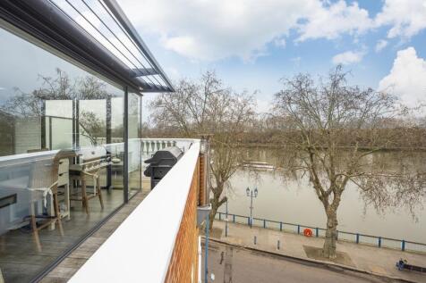 5-the-embankment-...
