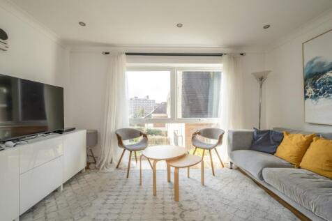8-Balmoral-Close-...