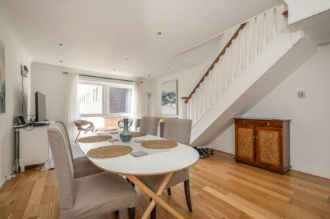 8-Balmoral-Close-...