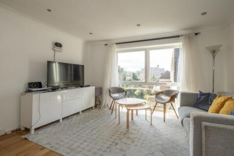 8-Balmoral-Close-...