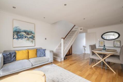 8-Balmoral-Close-...