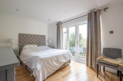 8-Balmoral-Close-...