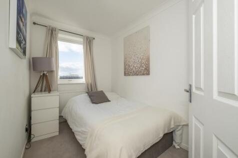 8-Balmoral-Close-...