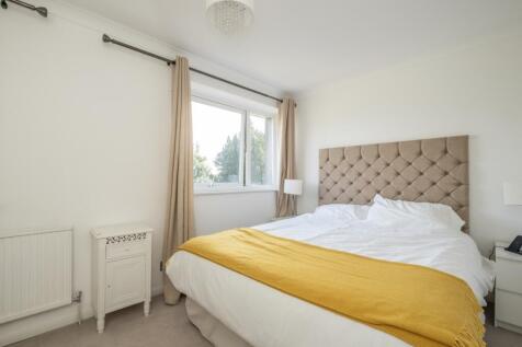 8-Balmoral-Close-...