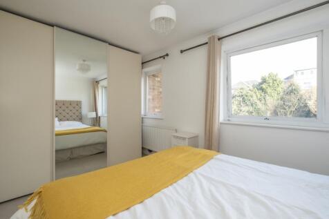 8-Balmoral-Close-...