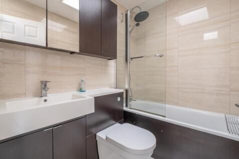 8-Balmoral-Close-...