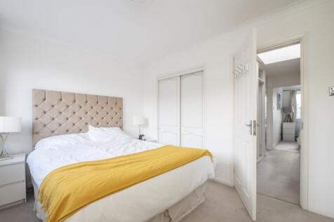 8-Balmoral-Close-...