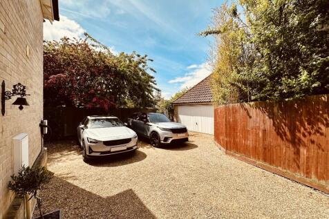 Driveway/Garage
