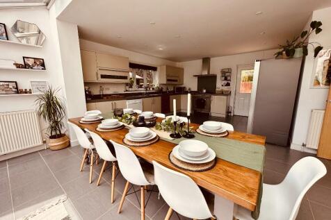 Dining/Kitchen