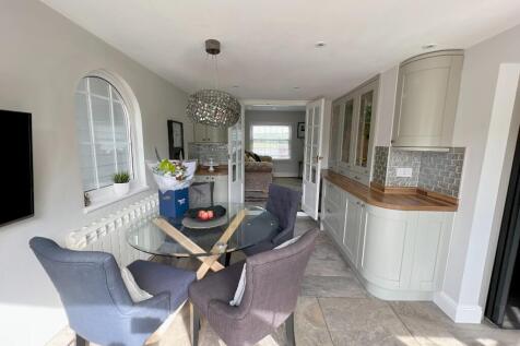 Dining/Kitchen