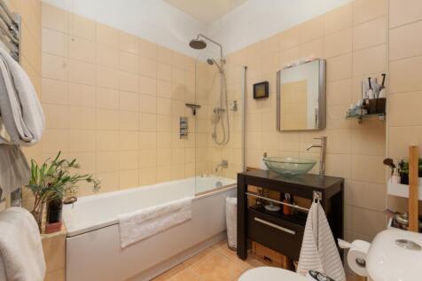 Boss House 37 - bath