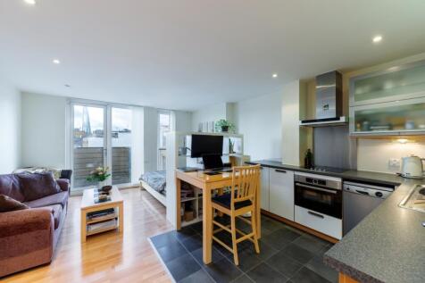 Axis Court F25 (0...