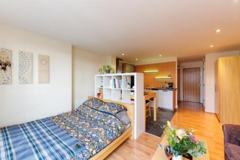 Axis Court F25 (0...