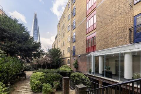 Lion Court F2 (28...