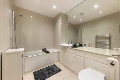 Lion Court F2 (06...