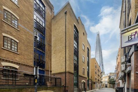 Lion Court F2 (37...