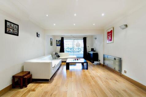 8110182-living02-...