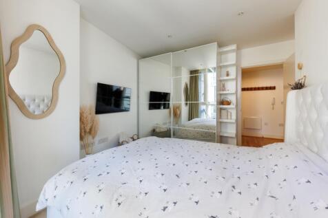 Times Square F45 ...