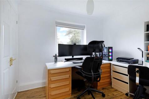 Bedroom 5/Study