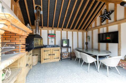 Outdoor Kitchen
