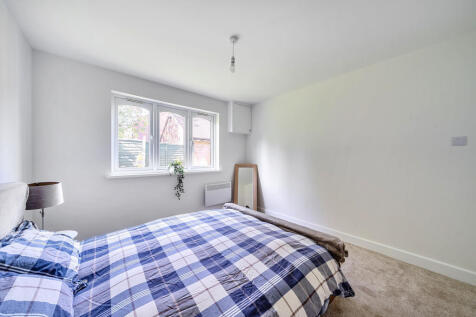 1360370-9-68d3fbb...