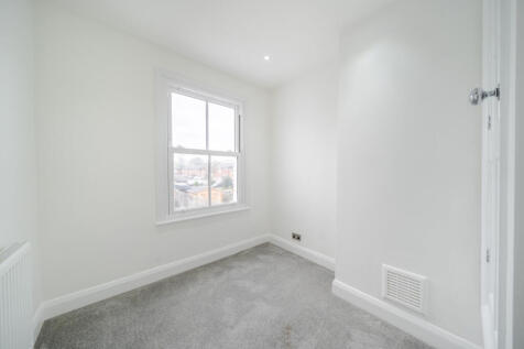 1370971-5-68f2322...