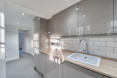 1372950-12-6900e7...