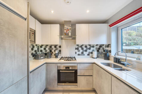 1371343-6-690dfbc...