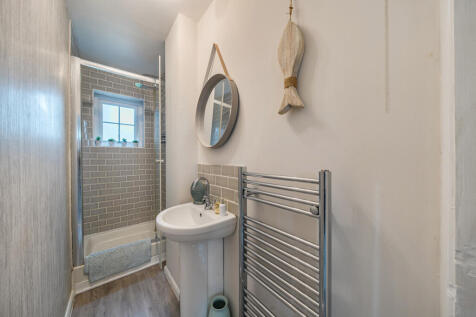 1376479-7-690b3bb...