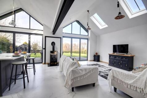 Kitchen / dining / living room