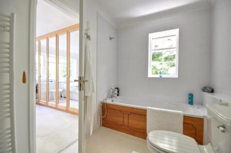 En-suite bathroom