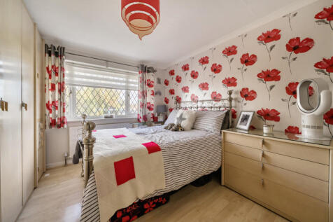 1371287-8-68f8ccc...