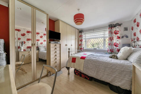 1371287-7-68f8ccb...