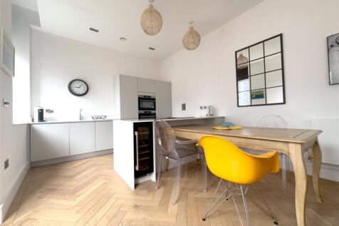 Kitchen/Dining Area
