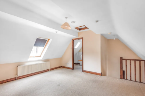 Bedroom/Bathroom