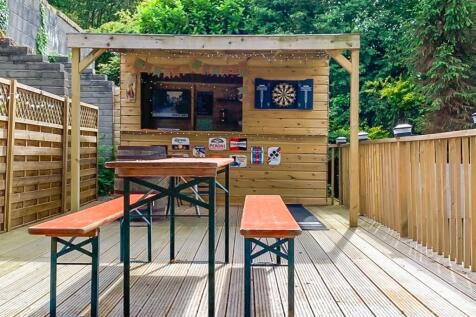 Deck/Bar Area