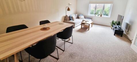Living Room (3).jpg