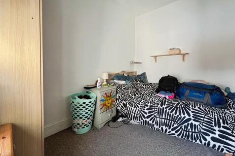 pbox-bedroom-288153.jpeg