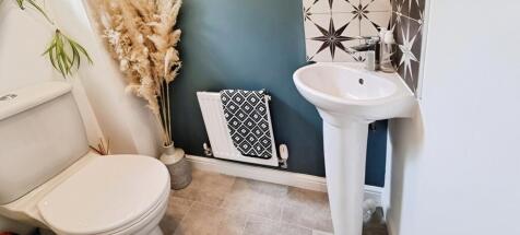 pbox-bathroom-290576.jpg