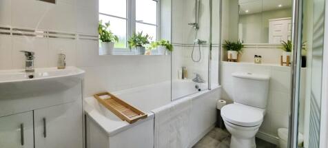 pbox-bathroom-290576.jpg
