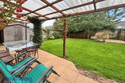 7 Hardy Close garden.jpg