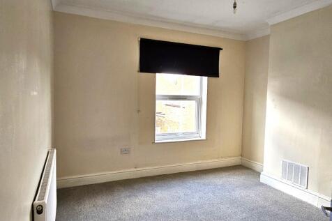 FRONT BEDROOM