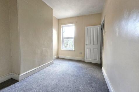BACK BEDROOM