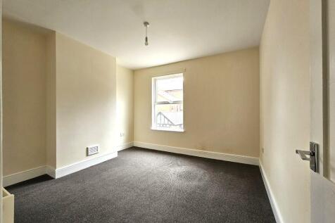 FRONT BEDROOM