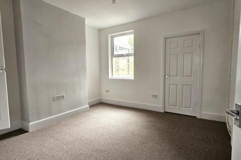 BACK LIVING ROOM